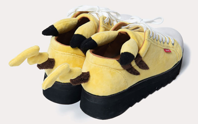 Illustration for article titled Look At These Pikachu Sneakers